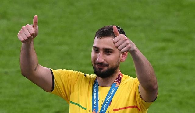 【NFL动态】错过首轮秀还有B计划！牛仔与钢人交易得到外接手皮肯斯