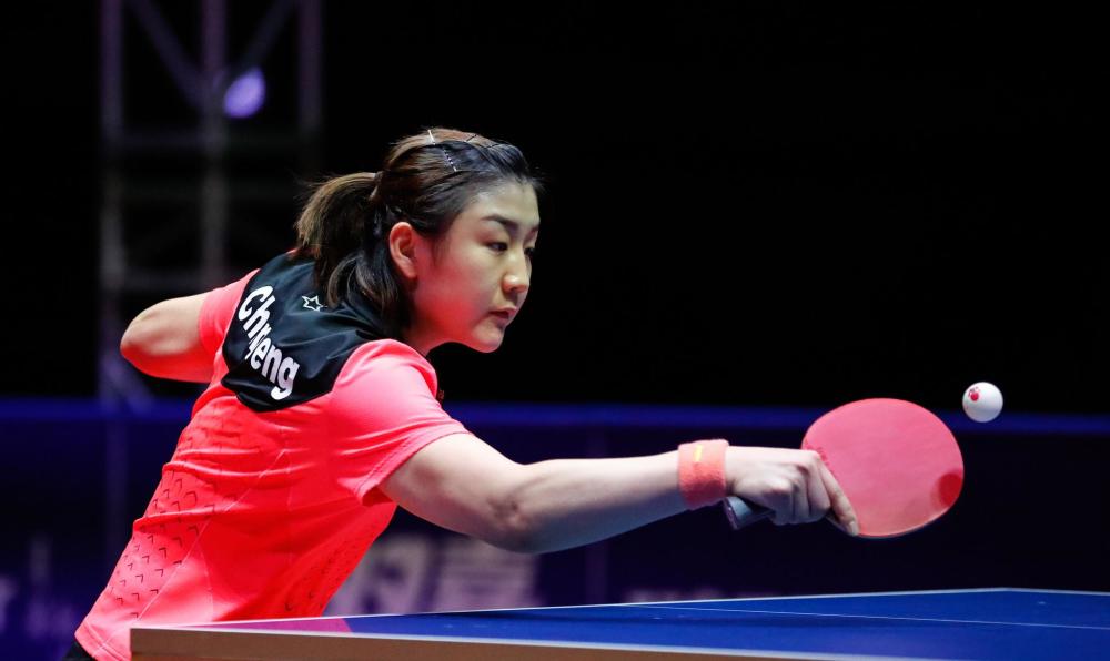 体育游泳世锦赛：潘展乐轻松晋级男子100米自由泳决赛