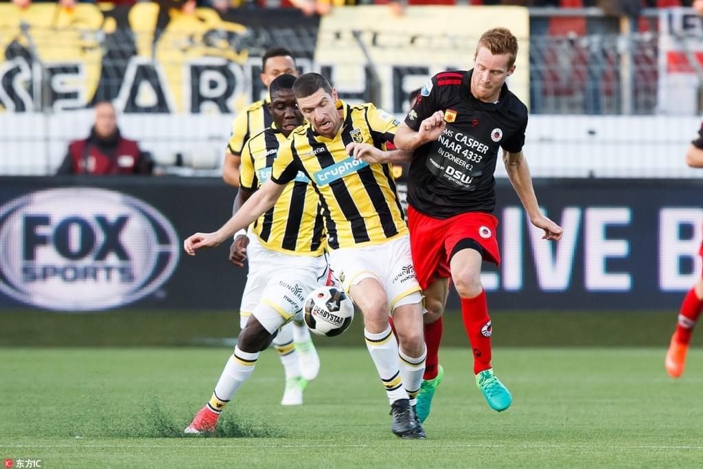 他不仅专注 他不仅专注