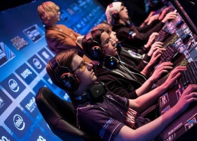 鲁梅尼格谈世俱杯：拜仁应抓住机会 这关乎到很多奖金.